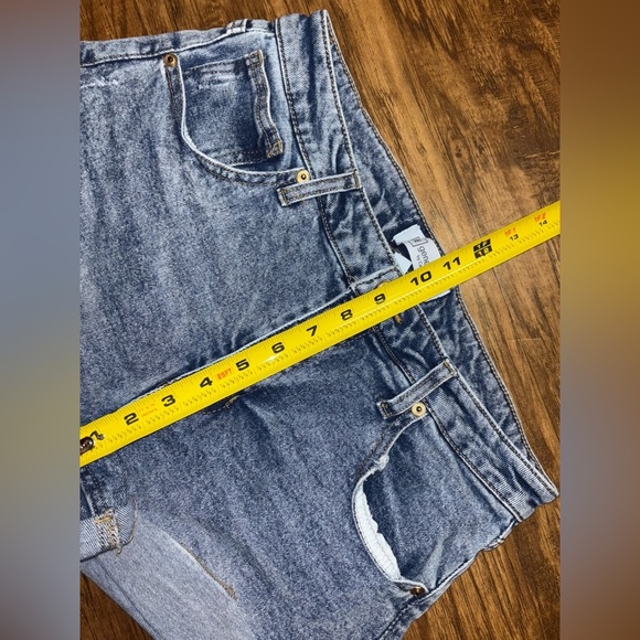 Regeneration by Celebrity Pink Mid Rise Shorts Size 11/30 - Picture 6 of 8